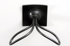 65-butterfly_hanger_black_front-800x600